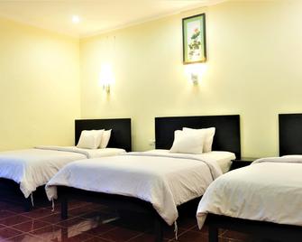 Uni Beach Hotel - Pangandaran - Habitación