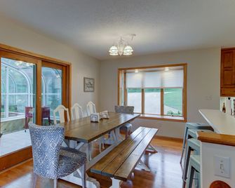 Lakeside Paradise:6br/12 Bed/3.5bath/Games/Swim/Bonfire/Arcade--Battle Lake 5min - Battle Lake - Dining room