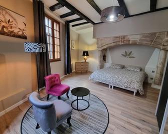 Two vacation homes on the property - Beaulieu-sur-Dordogne