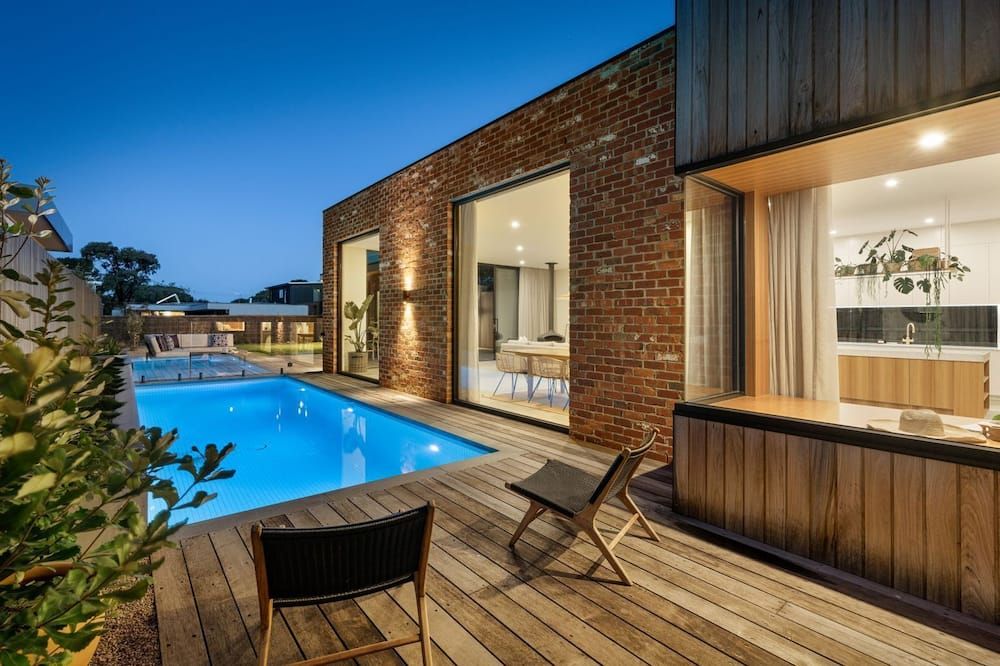 LUXE Poolside living, in the heart of Flinders - فلندرز - حوض السباحة