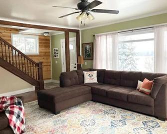The Farmhouse at Elm Creek Farms - Orr - Sala de estar