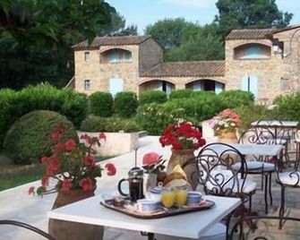 La Pierrerie - Grimaud - Innenhof