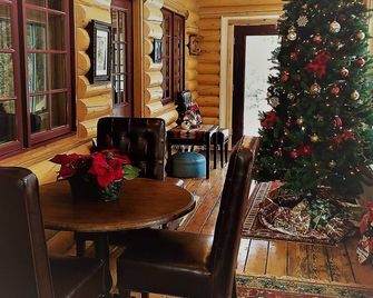 The' Eaglesnest' Is A High End Cabin Over Looking Rock Creek. - Philipsburg - Comedor
