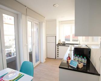 Camões 691 Design Apartments by Porto City Hosts - Porto - Kitchen