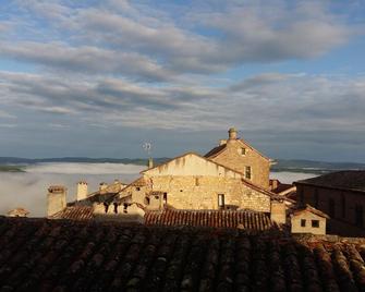 Large charming studio - Cordes-sur-Ciel - Bâtiment