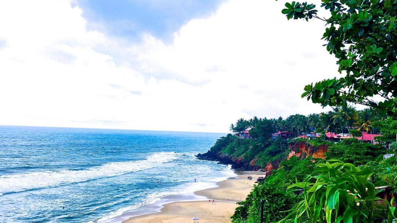 Black Beach Resort