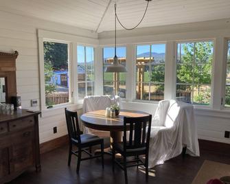 Big Canyon Farmhouse - Near Harbin Hotsprings - Middletown - Comedor