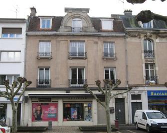 appartement 50 m2 , chambre , cuisine , salle de bains - Baccarat - Bâtiment