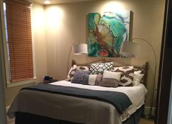Lux 2BR Condo on the Square. 1 mile walk to stadium. br - Oxford - Schlafzimmer