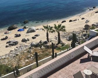 Newly Renovated Condo w/ Spectacular beach views 183 / night - Buenavista - Vista del exterior