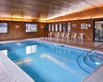 Regency Inn Geneseo Il I-80 - Geneseo - Piscina