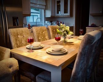 Lula Lodge - Scarborough - Dining room