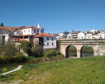 Coja Holiday Cottage, Lovely Views, River Beach 200ms, Sleeps 6kms - Coja - Edificio