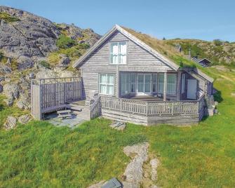 Beautiful home in Egersund with 4 Bedrooms and WiFi - Egersund - Edifício