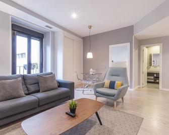 Arenal Suites Puerta del Sol - Madrid - Living room