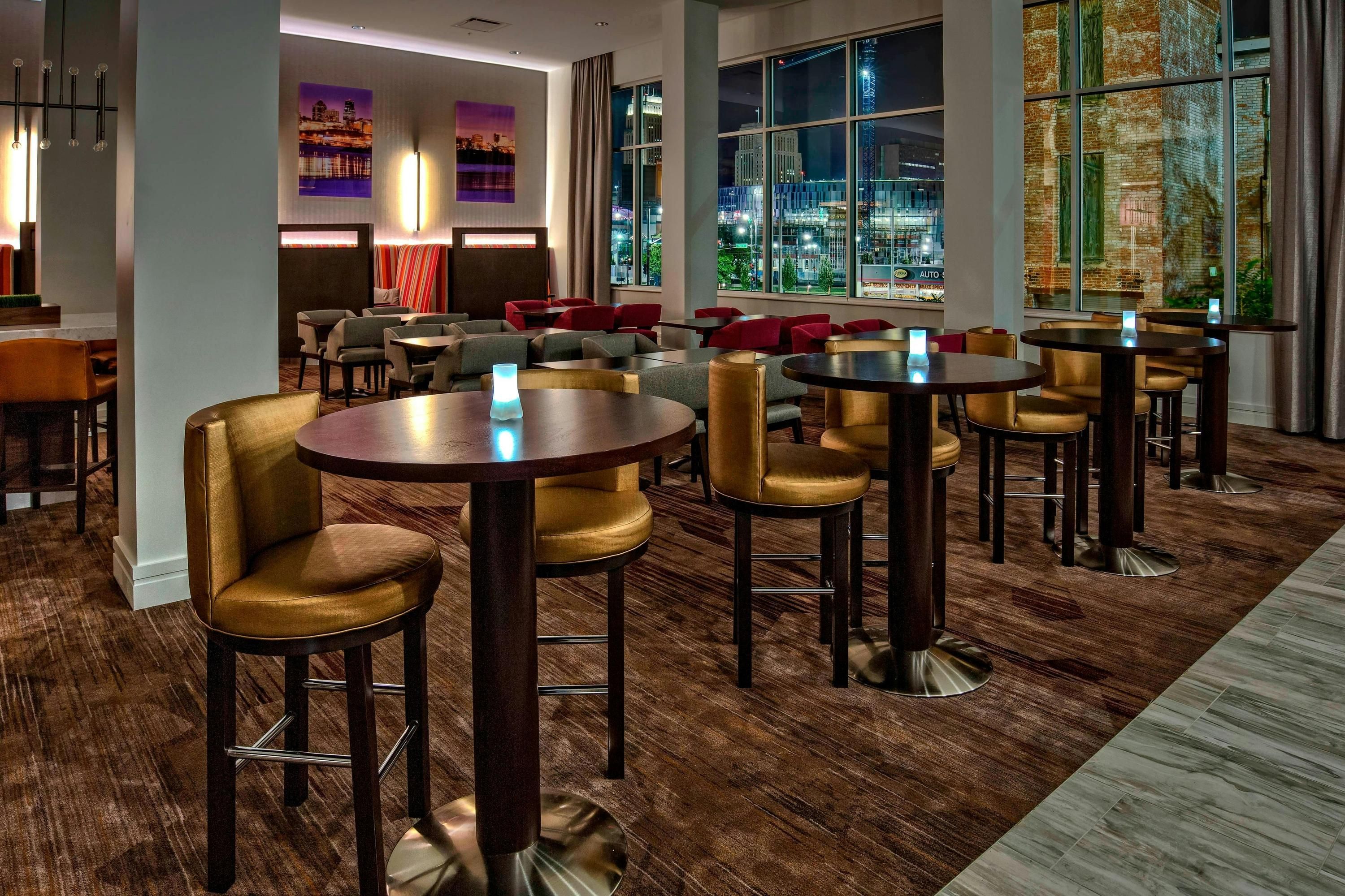 Courtyard by Marriott Kansas City Downtown/Convention Center - Kansas City - Restaurant