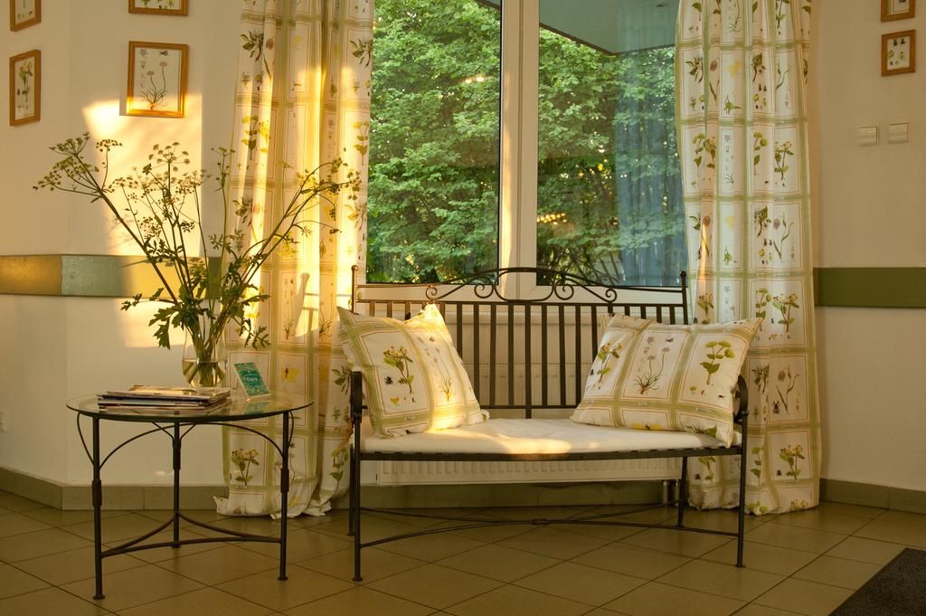 Hotel Flora thumbnail 2