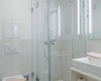 Nordstrandperle Apartment S7brMoltkestraße 2-5 / Roonstraße, Nordstrand - Norden - Bathroom