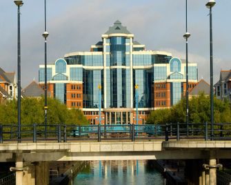 Premier Inn Manchester Salford Quays - Salford - Gebouw