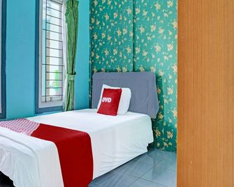 Hotel O Home Stay Elis Cateliya Syariah - Karawang - Ložnice
