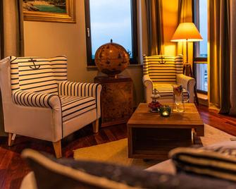 NEW: Sleep in the Seensucht’s Resort - Captains Room - Muldestausee - Living room