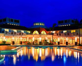 Watermark Hotel Okinawa Kume Island - Kumejima - Bazén