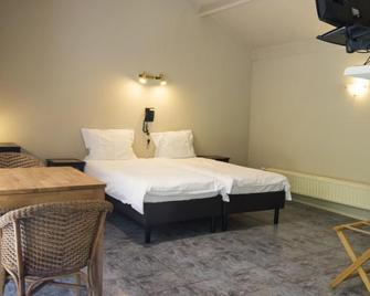 Hotel Pacific - Ravels - Bedroom