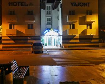 Hotel Vajont - Maniago - Edifício