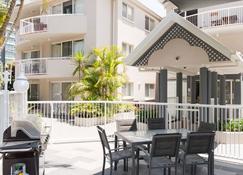 Costa D'Ora Holiday Apartments - Surfers Paradise - Pool