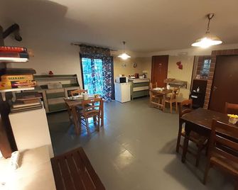 La Grotta Bed And Breakfast - קסטל ג'ורג'ו - מסעדה