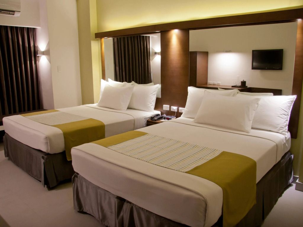 Microtel by Wyndham Acropolis