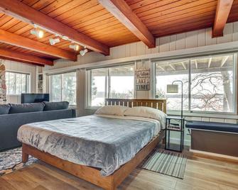 Lakefront Osceola Vacation Rental - Dogs Welcome! - Osceola - Bedroom