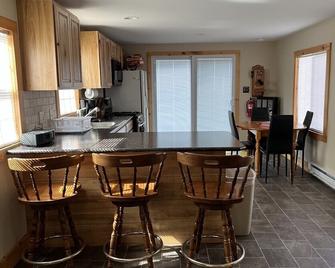 PA Grand Canyon cozy mountain retreat on 35 private acres - Wellsboro - Кухня