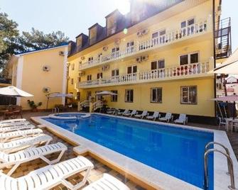 Hotel Prestige - Divnomorskoye - Zwembad