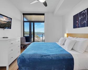 Full Condo with King & Queen beds - full kitchens on Salt Spring Island. - Ganges