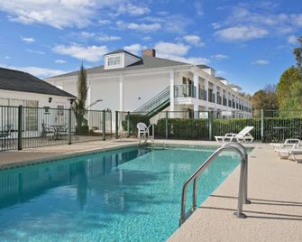 Baymont by Wyndham Eufaula - Eufaula - Piscina