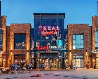 Spacious 4-bedroom house with AC, Wi-Fi superb in the Heart of Arlington, TX! - Arlington - Building