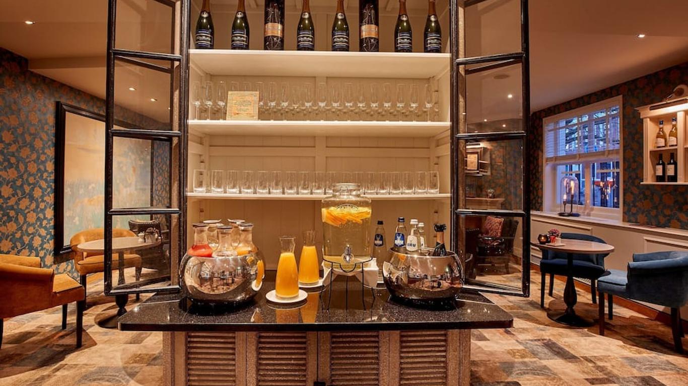 كارلتون أمباسادور هوتل