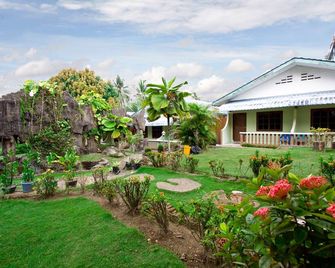 Pelangi Hotel & Resort - Tanjung Pinang - Buiten zicht