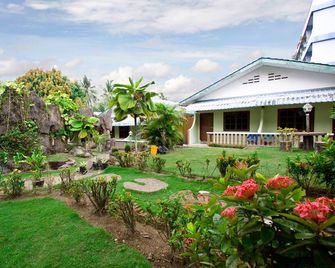 Pelangi Hotel & Resort - Tanjung Pinang - Außenansicht