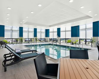 Hampton Inn & Suites by Hilton Chicago Medical District UIC - Chicago - Pool