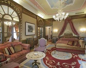 Grand Hotel Des Iles Borromees - Stresa - Camera da letto