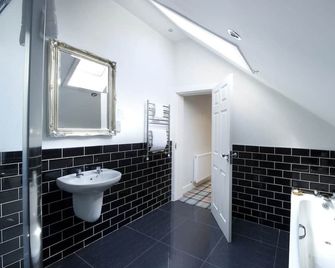 The Royal George Hotel - Perth - Bathroom