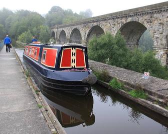 Narrowboat - Sleeps 4 - Lady Sophia - Stockport - Building