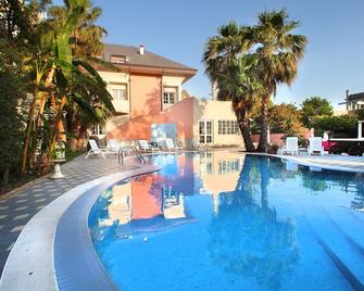Regent Beach Hotel & Apartments - Reggio Calabria - Pool