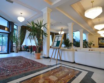 Hotel Internazionale Terme - אבאנו טרמה - לובי