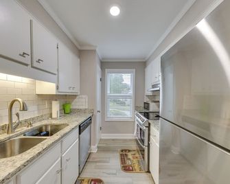 Quaint Augusta Townhome: 3 Mi to the Masters! - Augusta - Kitchen