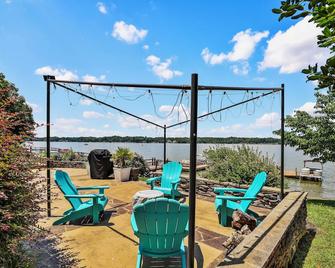 Lakefront Paradise with Spectacular Views! - Lexington - Innenhof