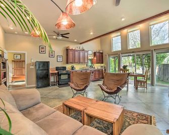 Hilltop Loft Ukiah Vacation Rental! - Ukiah - Huiskamer