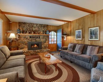 2B Quail Meadow - North Wawona - Salon